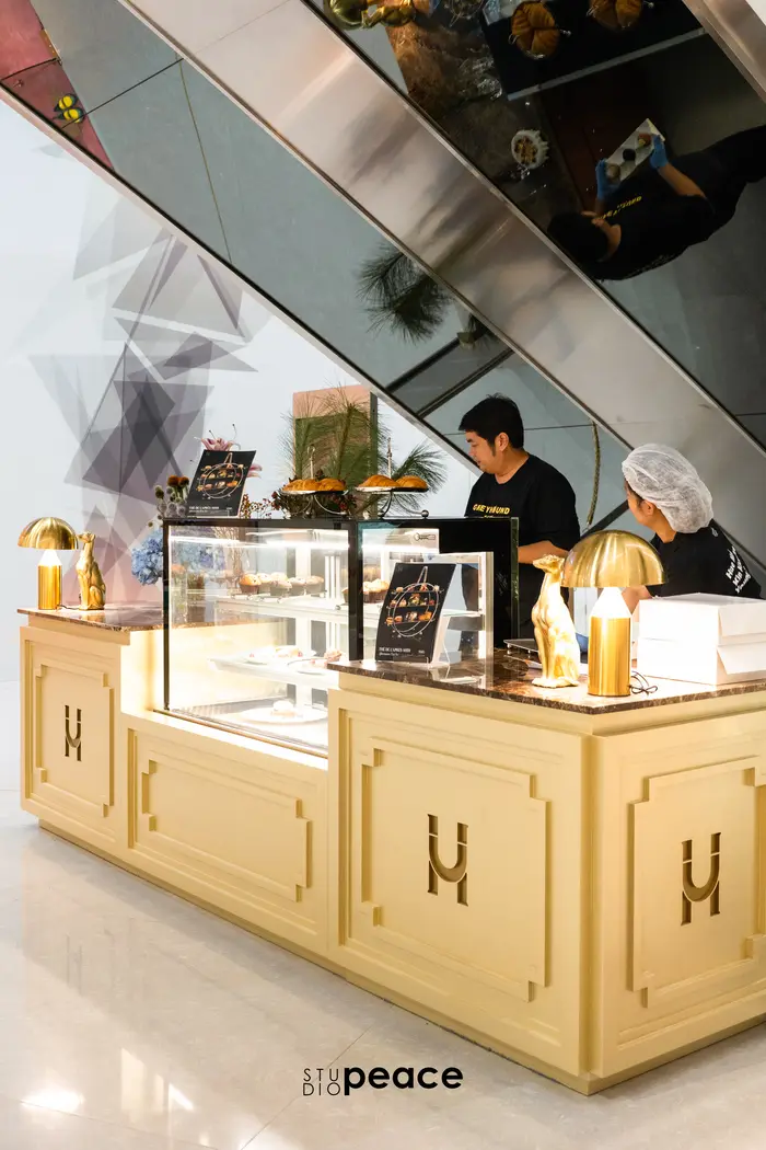 Underhound by Greyhound — Siam Paragon