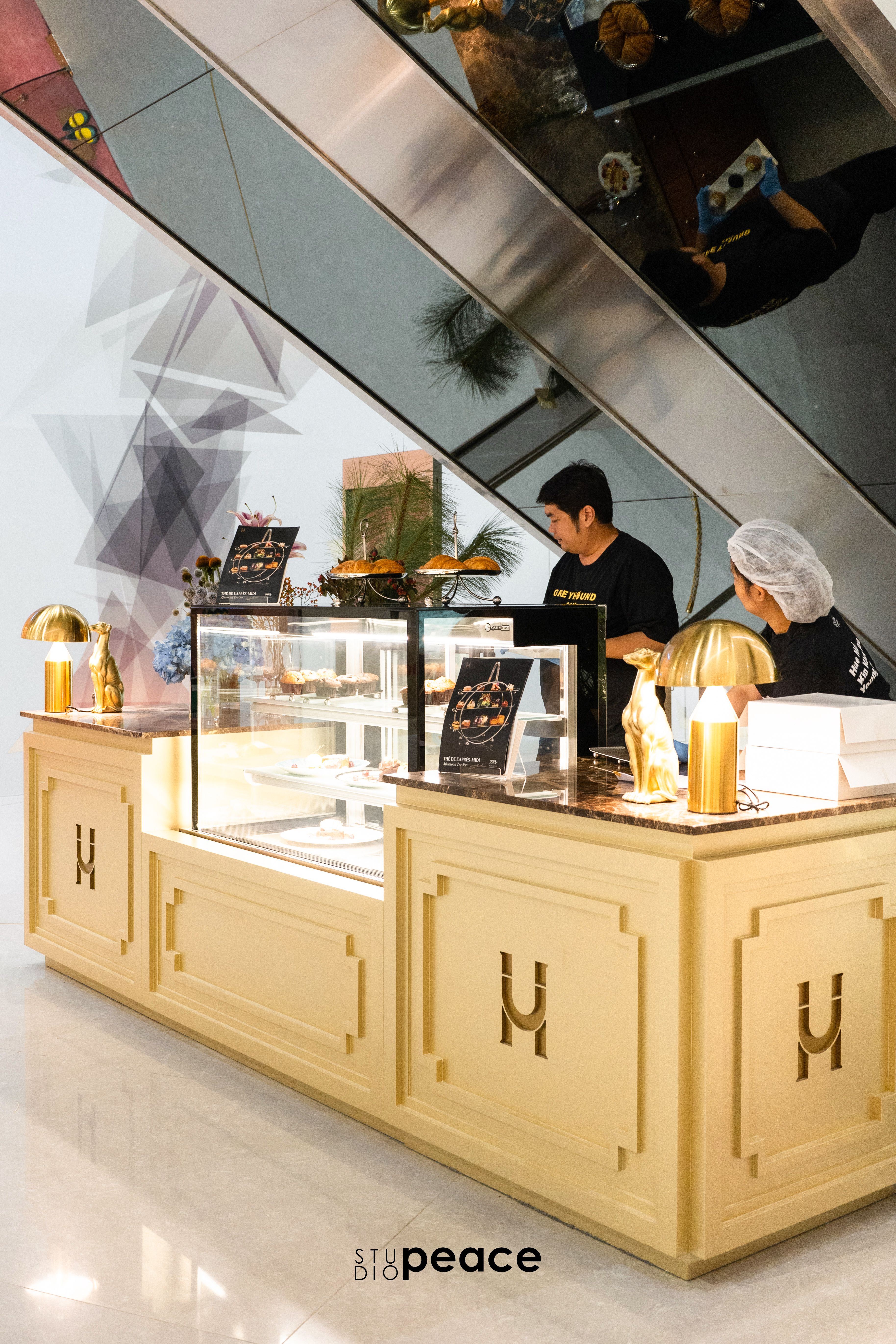 Underhound by Greyhound — Siam Paragon — 1