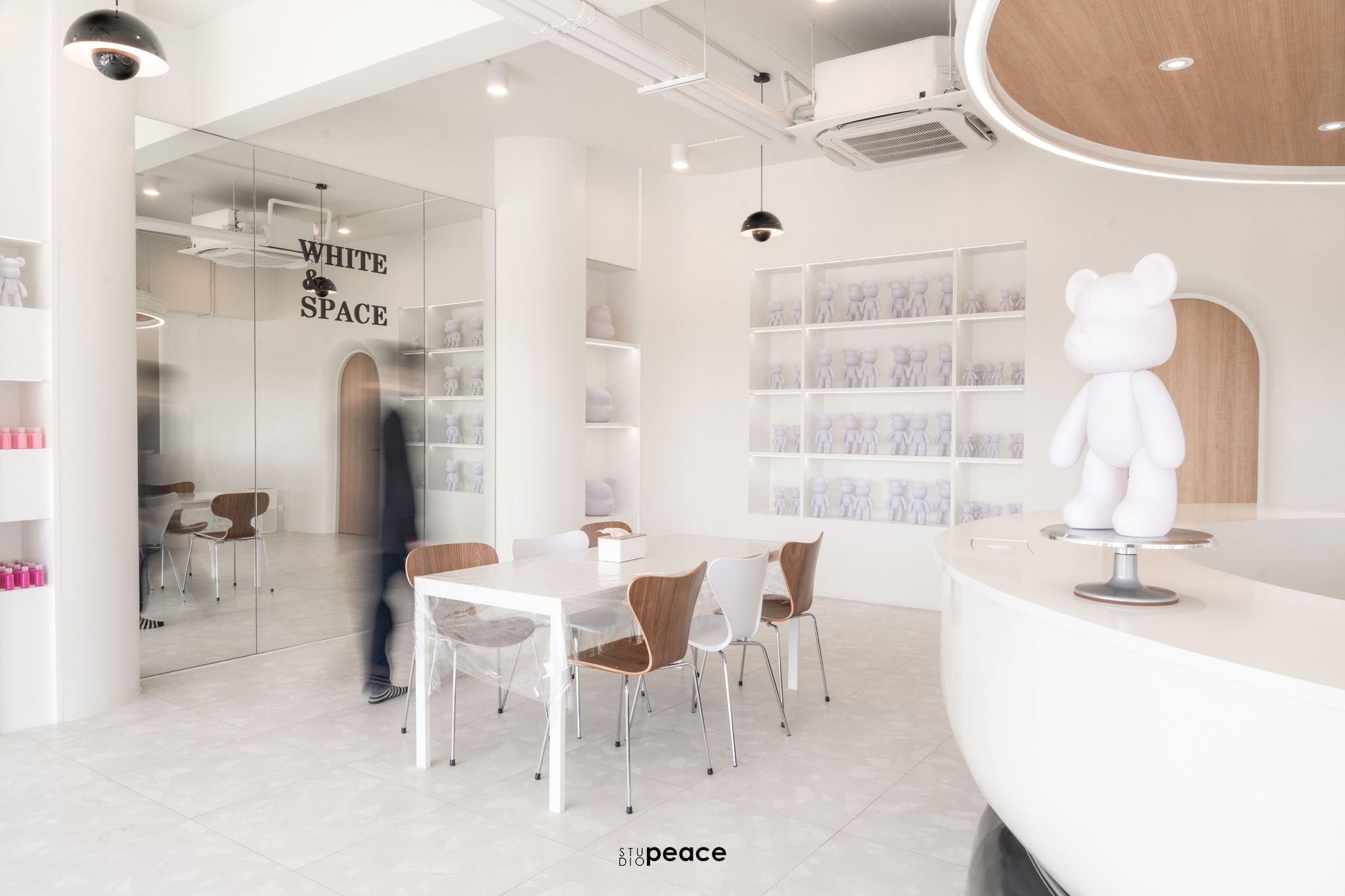 White & Space — Nail Salon — 2