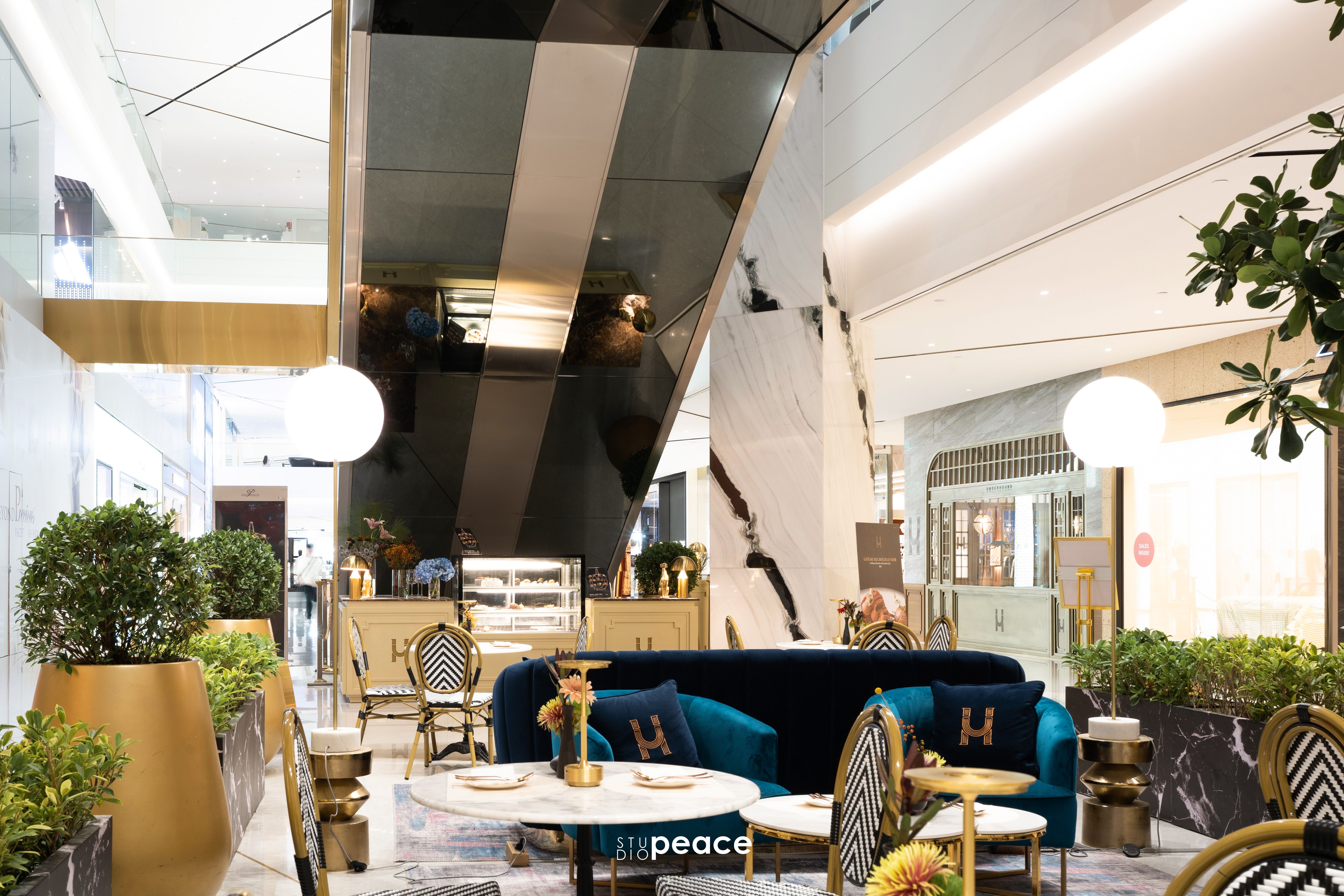 Underhound by Greyhound — Siam Paragon — 8