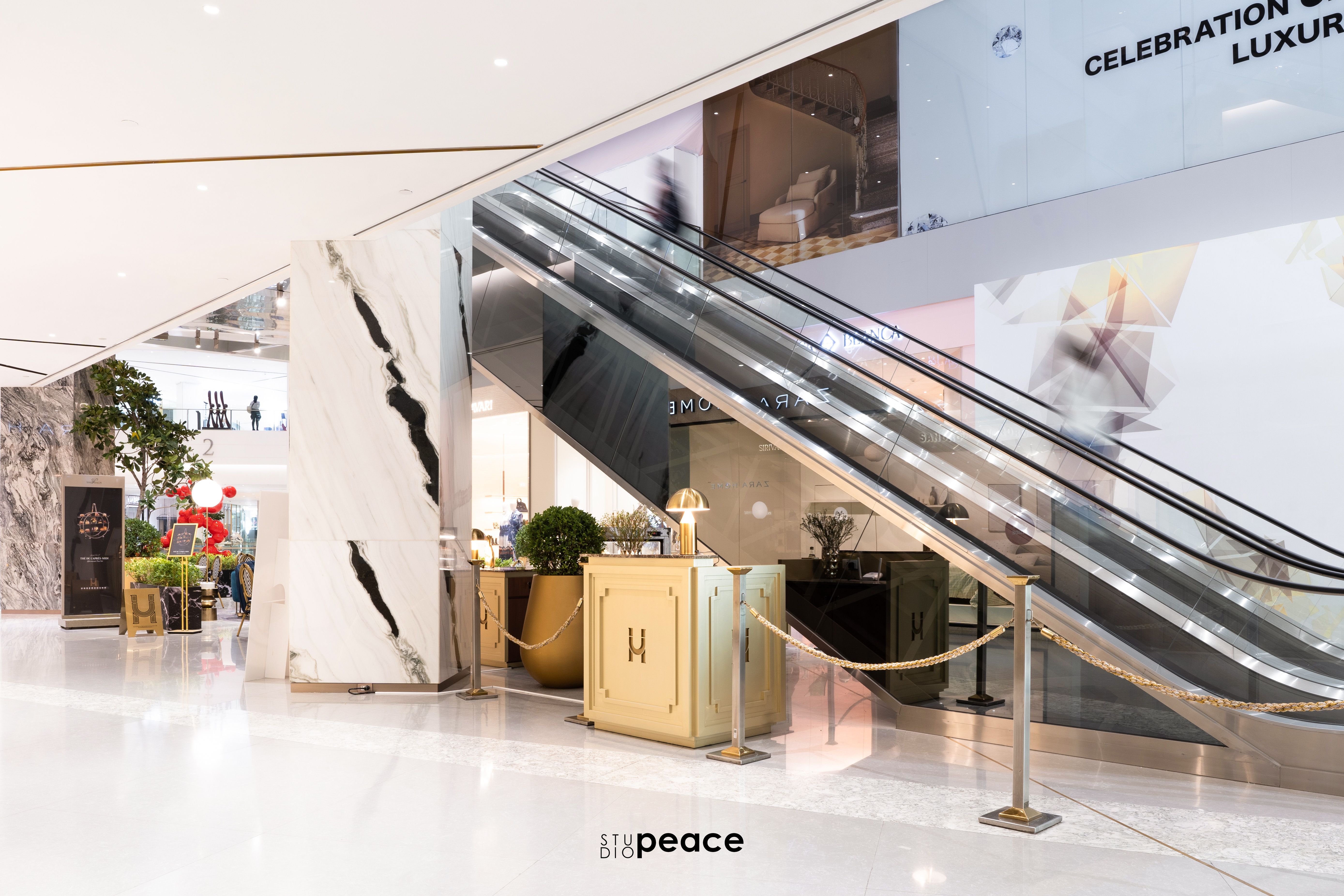 Underhound by Greyhound — Siam Paragon — 5