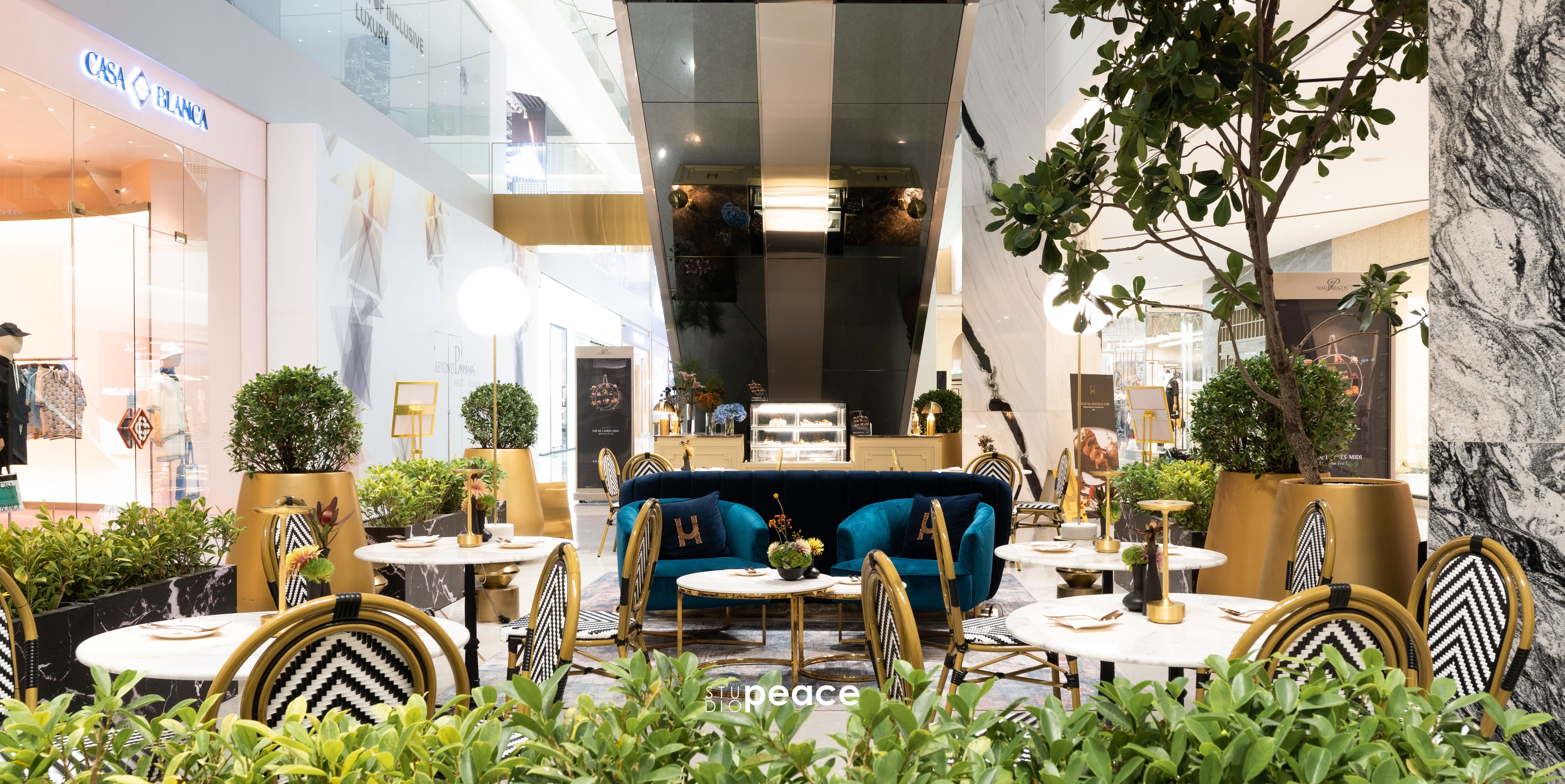 Underhound by Greyhound — Siam Paragon — 2