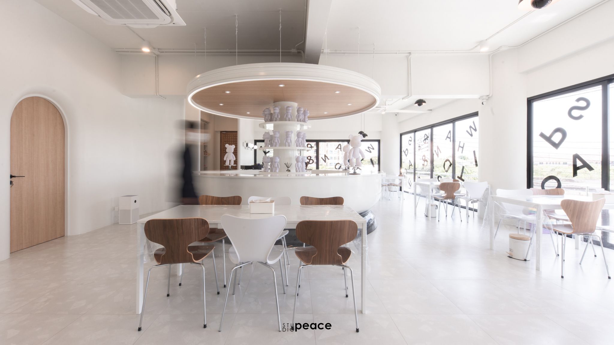 White & Space — Nail Salon — 4