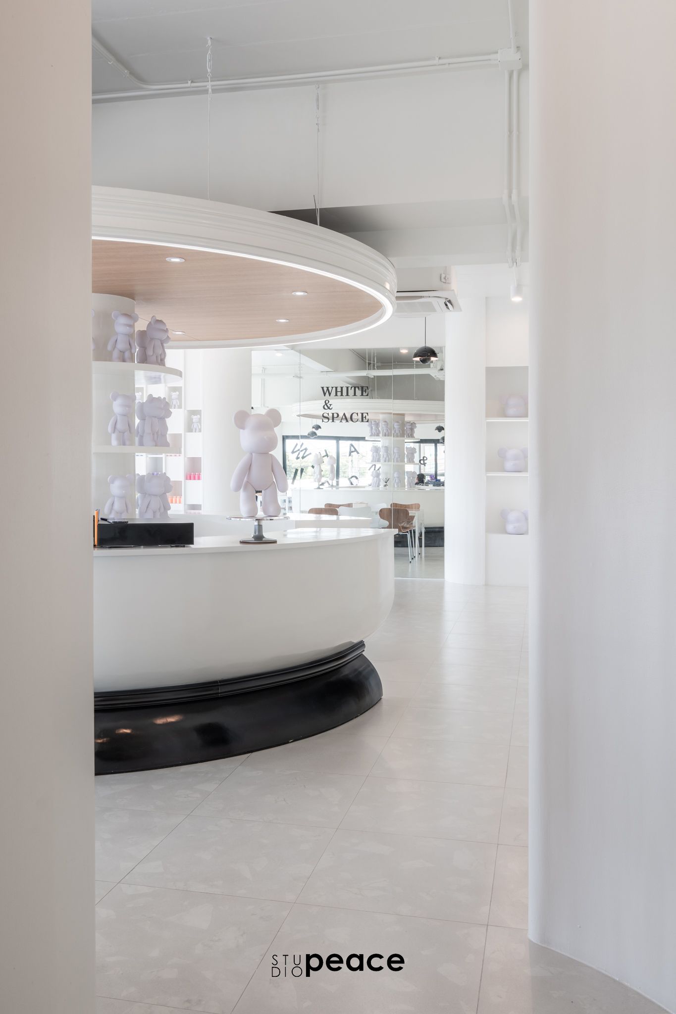 White & Space — Nail Salon — 3