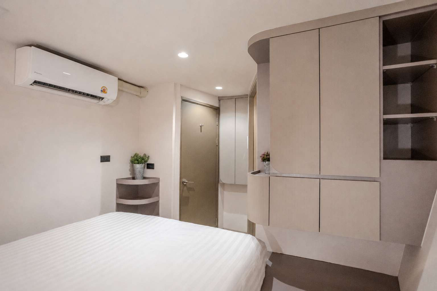 Master Cabin — 1