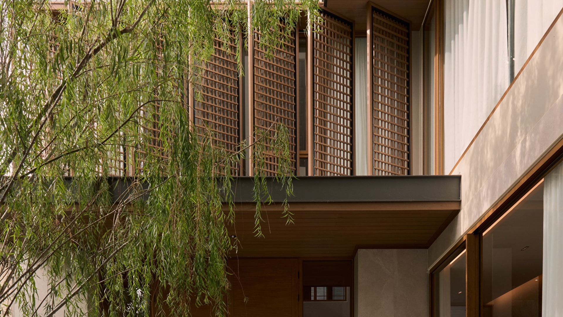 Curved Corner Cladding, Silom