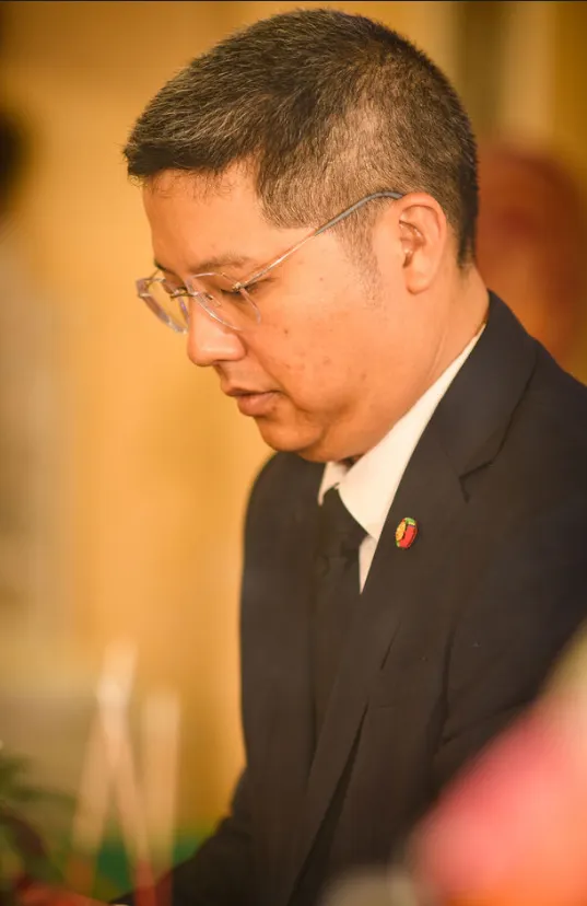 ภาพ ม.ล. พงศ์ระพีพร อาภากร เจ้าของบริษัท