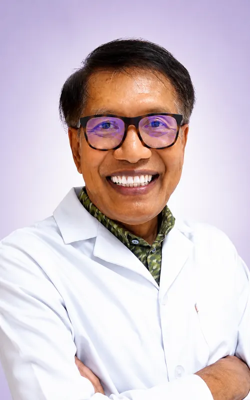 Dr. Supawat Puttipart, orthodontist at Asok Montri Dental Clinic